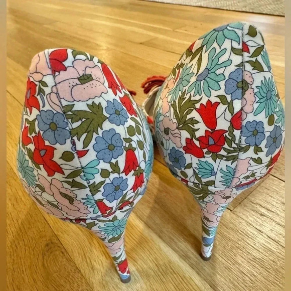 J. Crew Colette Bow Pumps in Liberty Poppy & Daisy - Picture 5 of 10